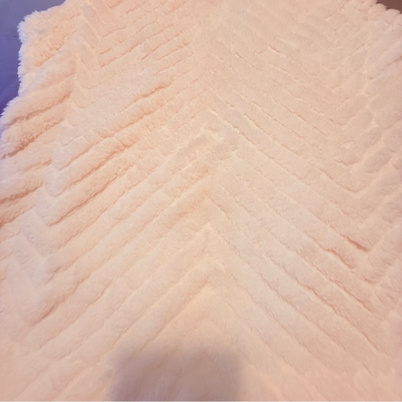 NWT Calvin Klein Cream Women's Chevron Faux Fur Vest Size Medium - Picture 6 of 9